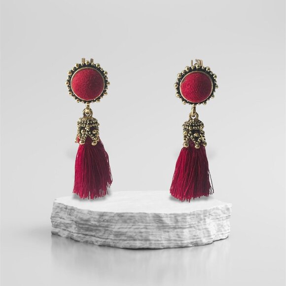 Vintage Women Velvet Earrings - Picture 2 of 3
